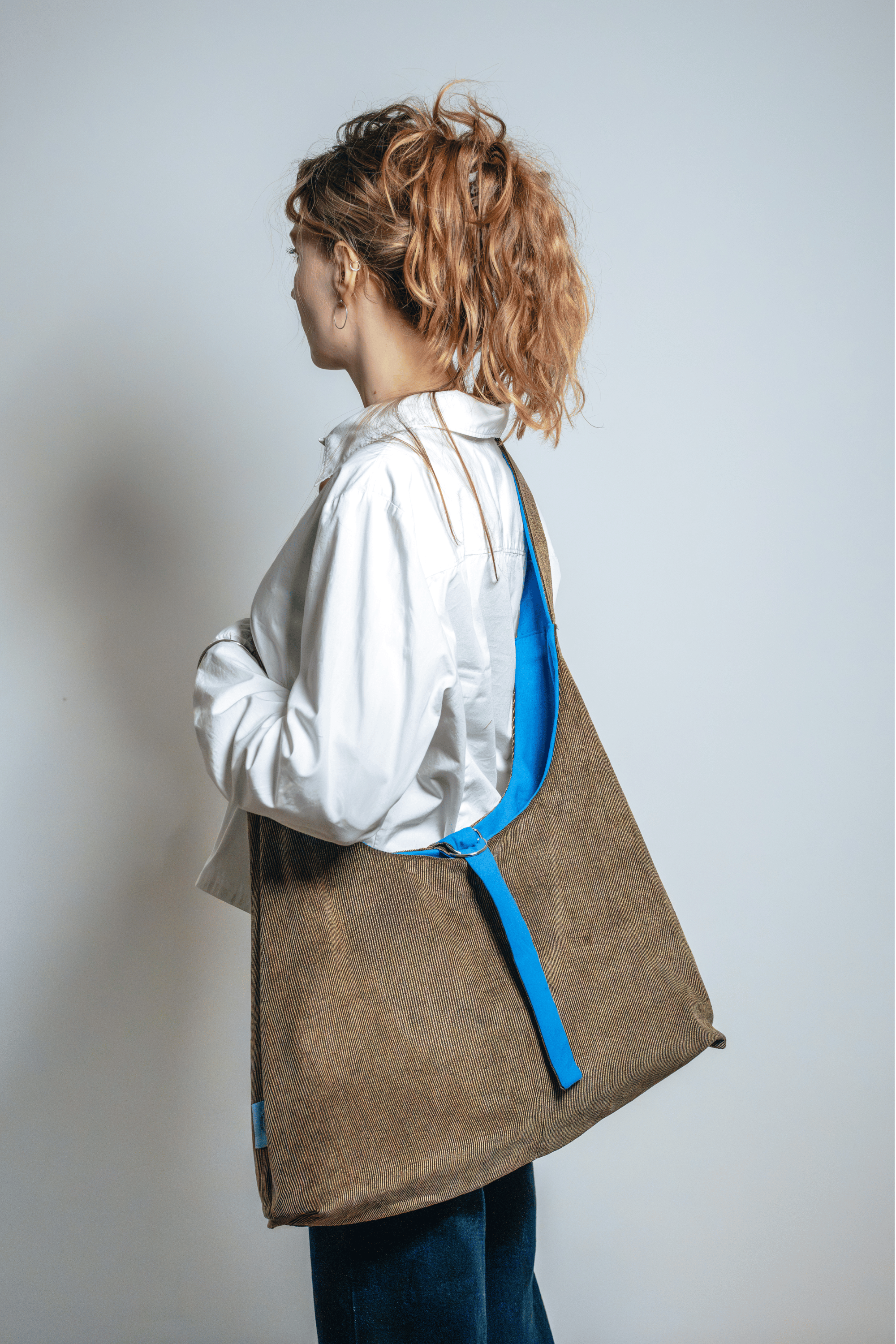 Reversible Sling Bag Brown x Cobalt