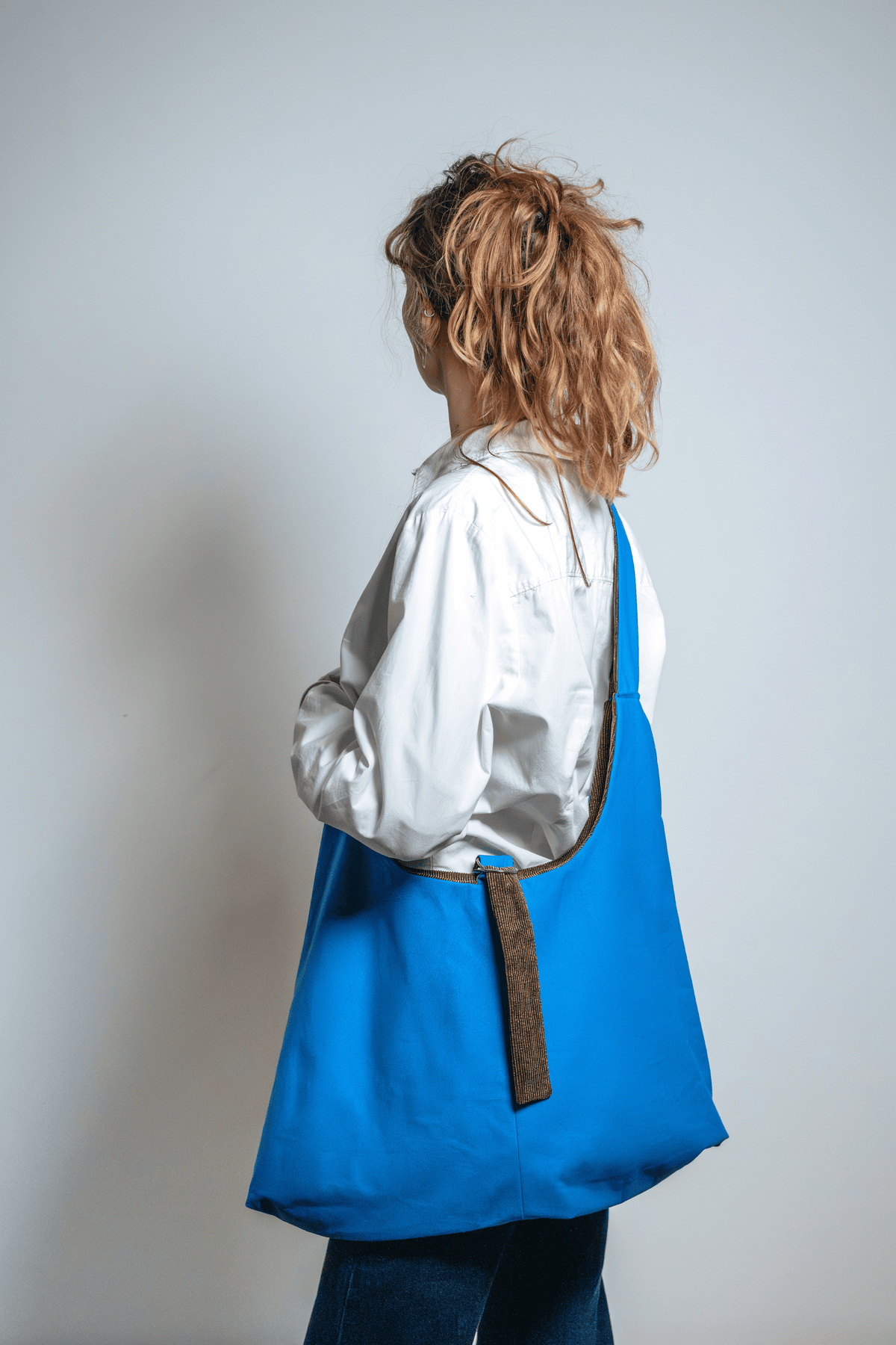 Reversible Sling Bag Brown x Cobalt