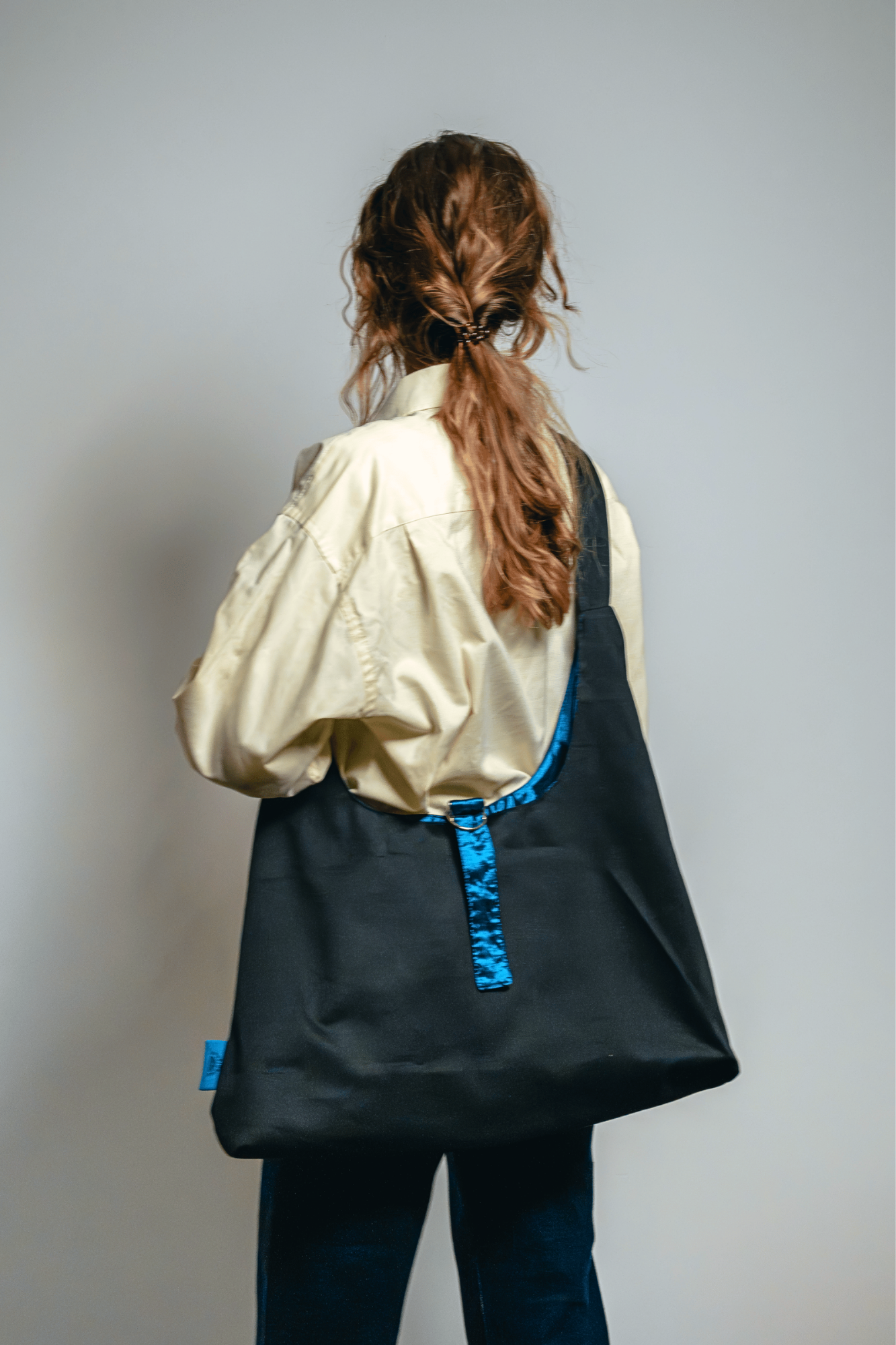 Reversible Sling Bag Black x Blue Metallic